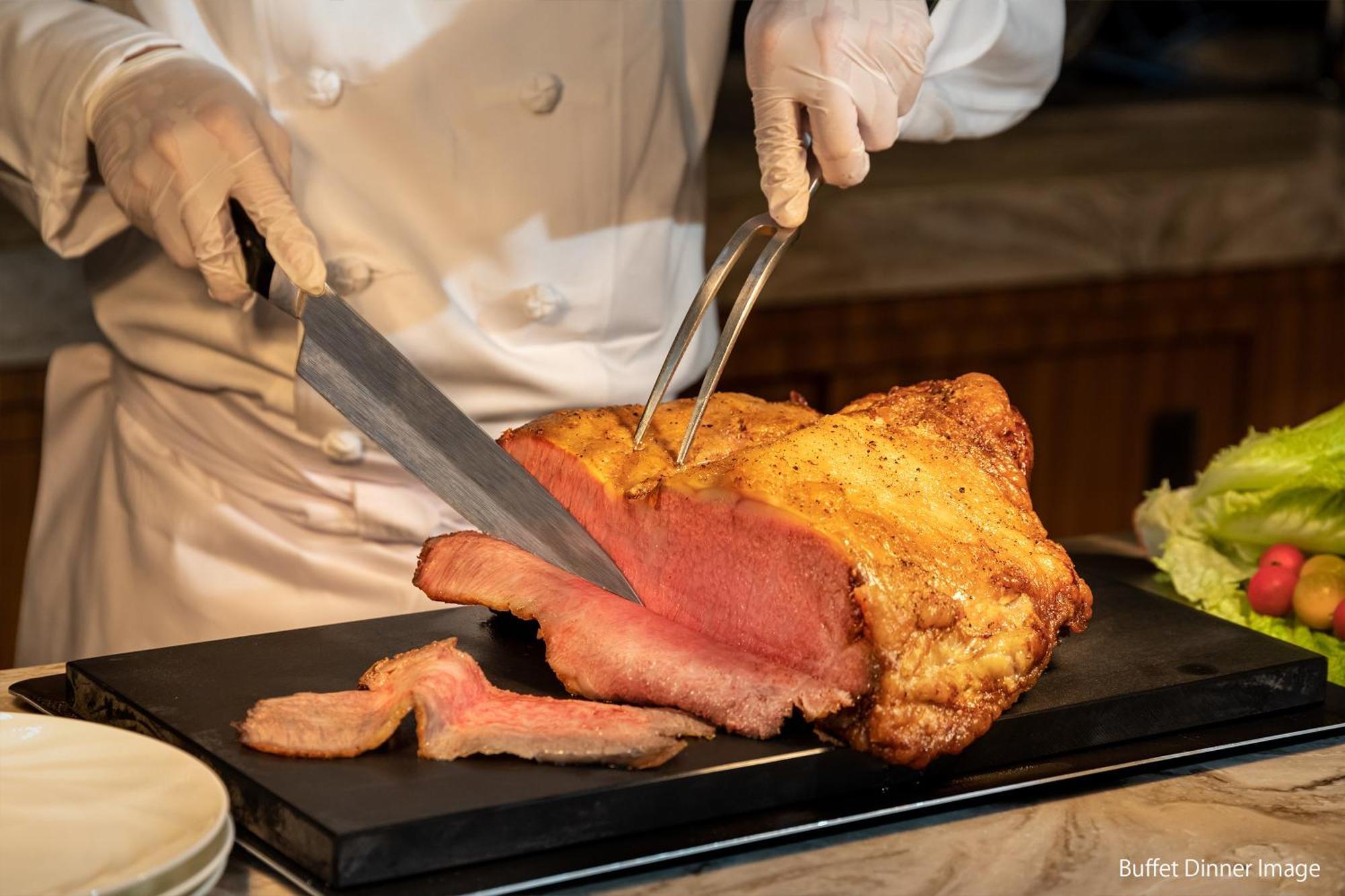 Hida Takayama Onsen Takayama Green Hotel - Keio Group Hotels - Exterior photo A chef carving a roast