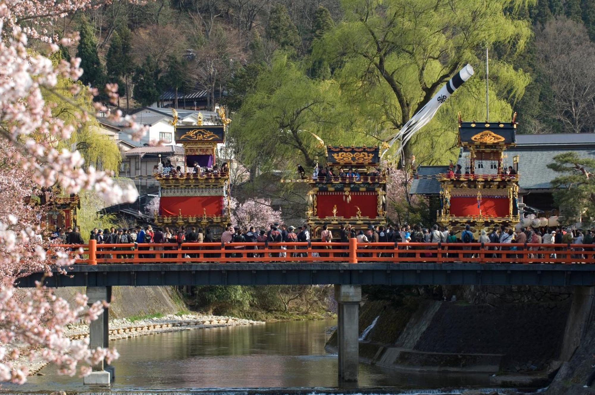 Hida Takayama Onsen Takayama Green Hotel - Keio Group Hotels - Exterior photo The festival of the shrine