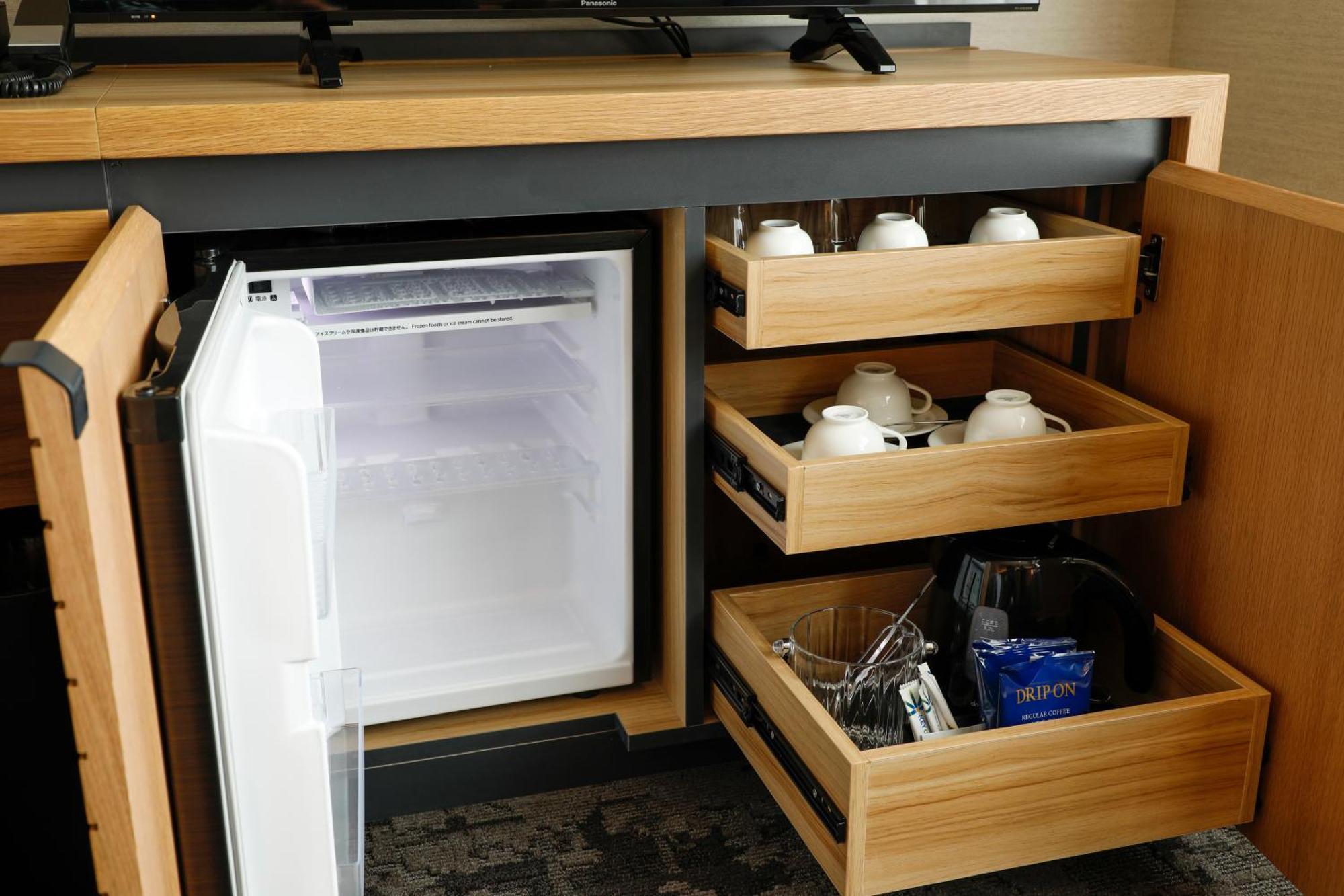Hida Takayama Onsen Takayama Green Hotel - Keio Group Hotels - Room photo A small refrigerator in a kitchen